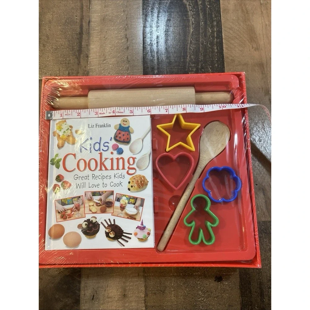 Child's 8  Piece‎ Kids Cooking Set by Liz Franklin Book With Accessories